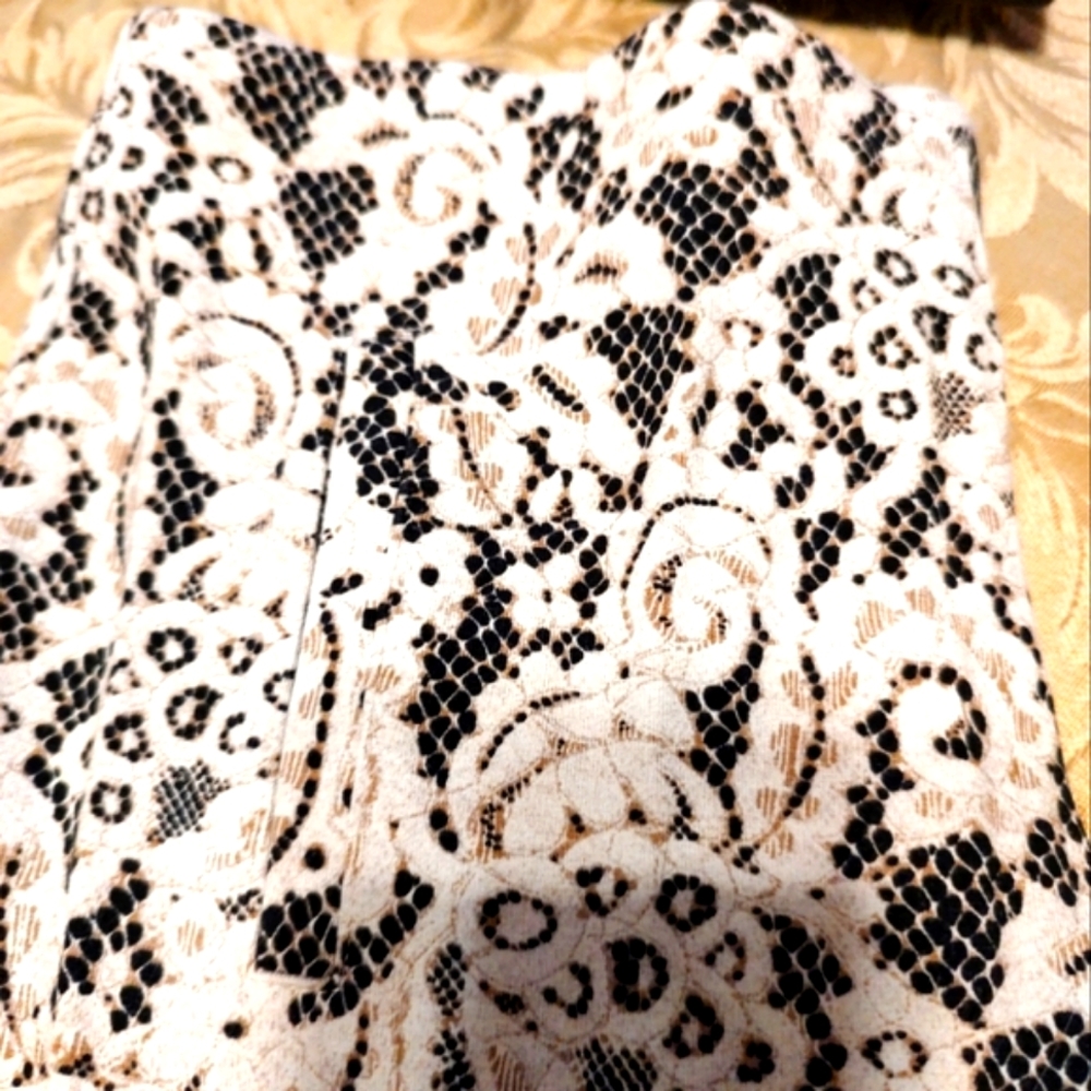 🎀 Superb Chico's Victorian Inspired Black & Ivory Lace Print Pants - S (.5) - Picture 6 of 16